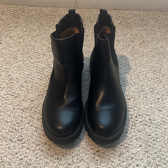 Fergie black heeled chelsea boot - Picture 2 of 5